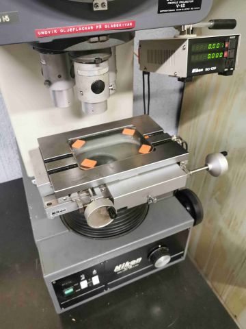 651756-5 Profile projector, Nikon V-12