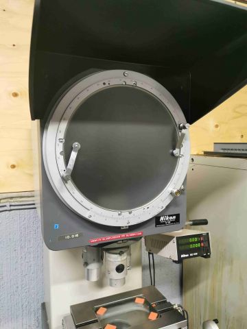 651756-6 Profile projector, Nikon V-12