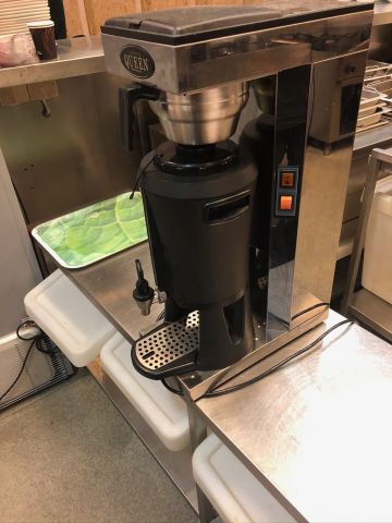 479932-1 CREM COFFEE QUEEN Mega Gold.  Manuell påfyllning av vatten