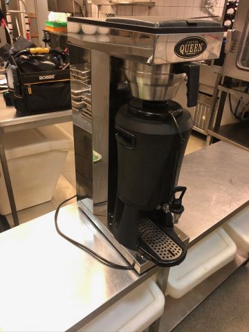 479932-3 CREM COFFEE QUEEN Mega Gold.  Manuell påfyllning av vatten