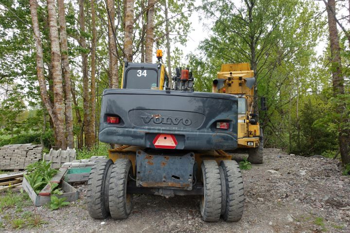 680391-2 Wheeled excavator Volvo EW 140 B