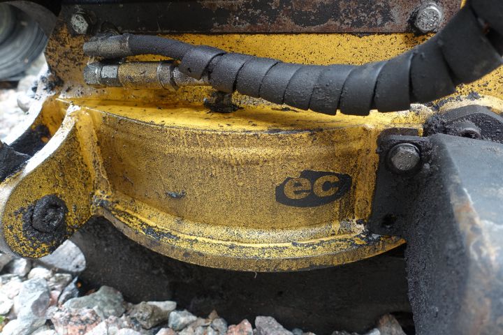 680391-14 Wheeled excavator Volvo EW 140 B