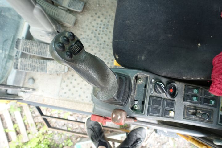 680391-26 Wheeled excavator Volvo EW 140 B