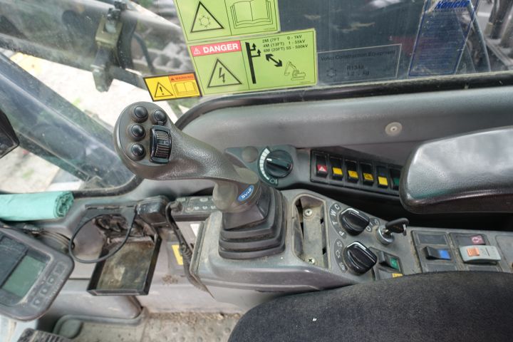 680391-27 Wheeled excavator Volvo EW 140 B