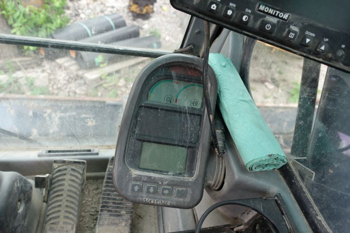 680391-29 Wheeled excavator Volvo EW 140 B