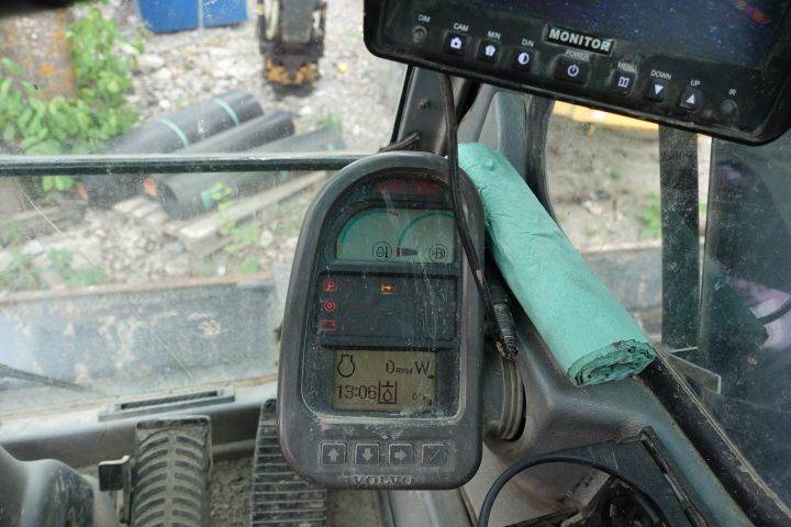 680391-31 Wheeled excavator Volvo EW 140 B