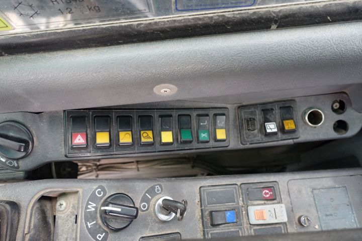 680391-32 Wheeled excavator Volvo EW 140 B