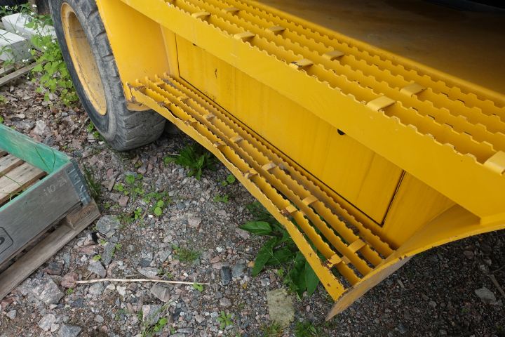 680391-36 Wheeled excavator Volvo EW 140 B