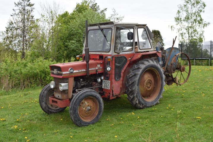 680396-2 Tractor Massey Ferguson 135 (8751h) - 1979