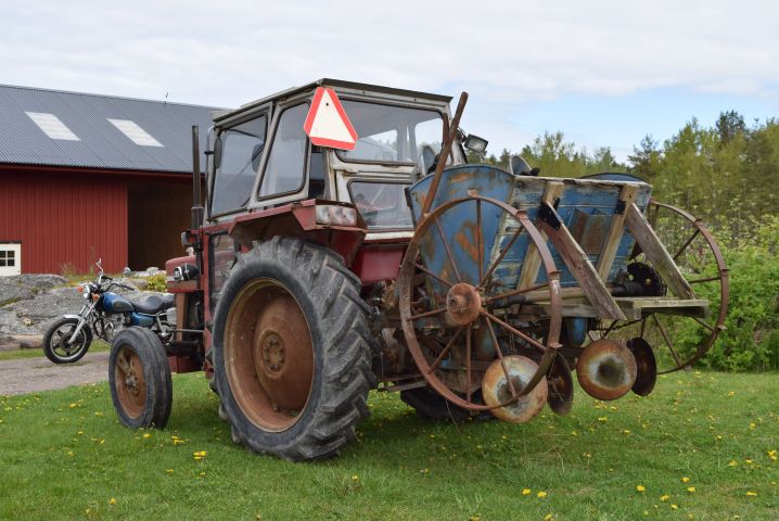 680396-4 Tractor Massey Ferguson 135 (8751h) - 1979