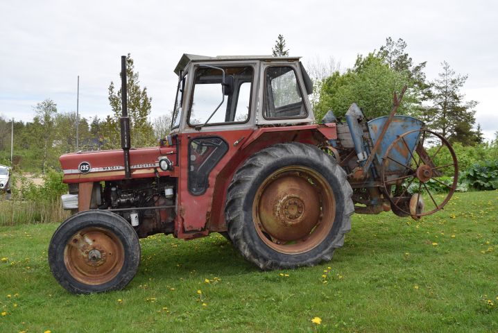 680396-3 Tractor Massey Ferguson 135 (8751h) - 1979