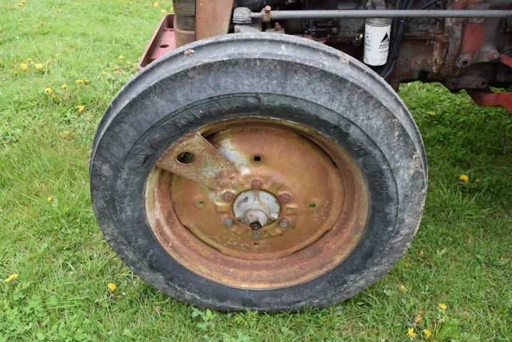 680396-12 Tractor Massey Ferguson 135 (8751h) - 1979