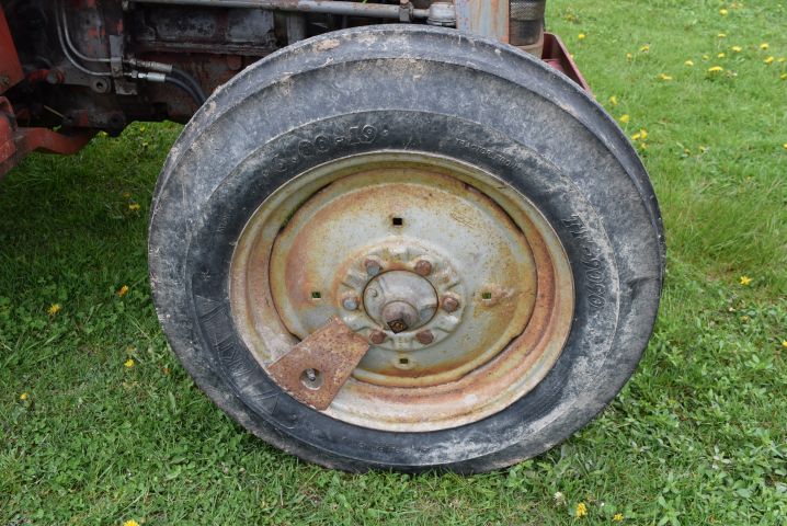 680396-14 Tractor Massey Ferguson 135 (8751h) - 1979