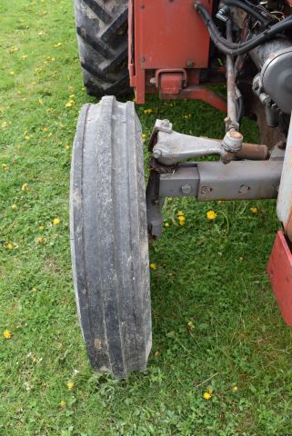 680396-15 Tractor Massey Ferguson 135 (8751h) - 1979