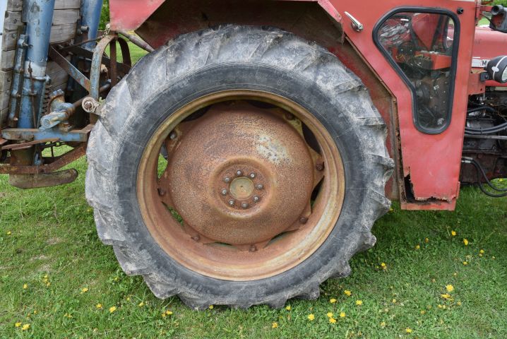 680396-16 Tractor Massey Ferguson 135 (8751h) - 1979