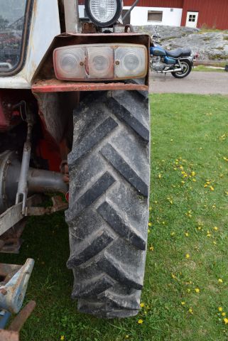 680396-17 Tractor Massey Ferguson 135 (8751h) - 1979