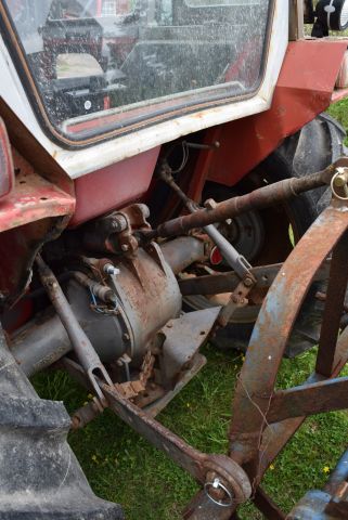 680396-20 Tractor Massey Ferguson 135 (8751h) - 1979