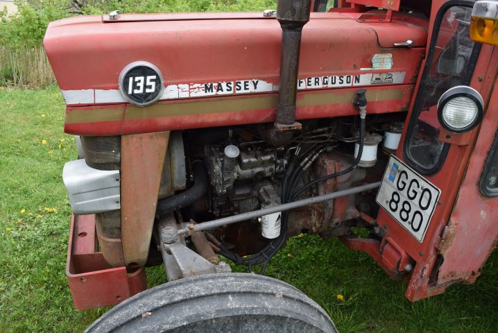 680396-21 Tractor Massey Ferguson 135 (8751h) - 1979