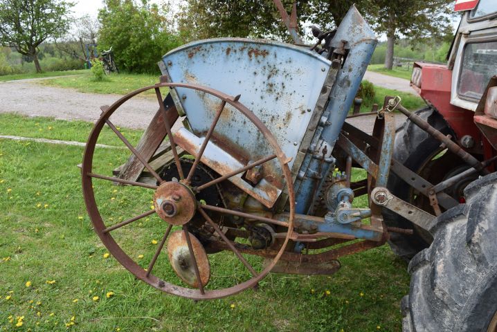 680396-24 Tractor Massey Ferguson 135 (8751h) - 1979