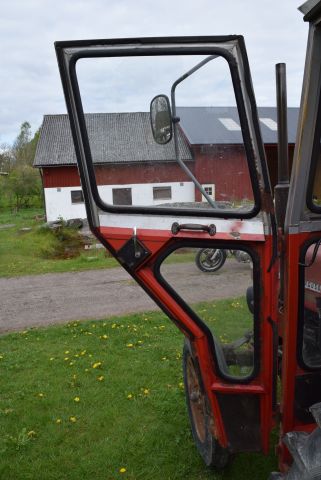 680396-27 Tractor Massey Ferguson 135 (8751h) - 1979