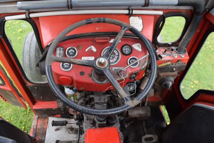 680396-30 Tractor Massey Ferguson 135 (8751h) - 1979