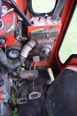 680396-32 Tractor Massey Ferguson 135 (8751h) - 1979