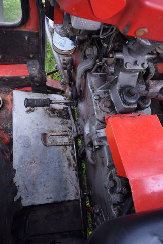680396-33 Tractor Massey Ferguson 135 (8751h) - 1979
