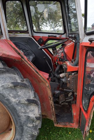 680396-38 Tractor Massey Ferguson 135 (8751h) - 1979
