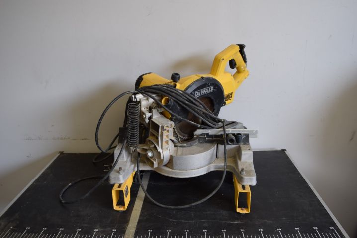 668310-1 Hood & saw Dewalt DW770