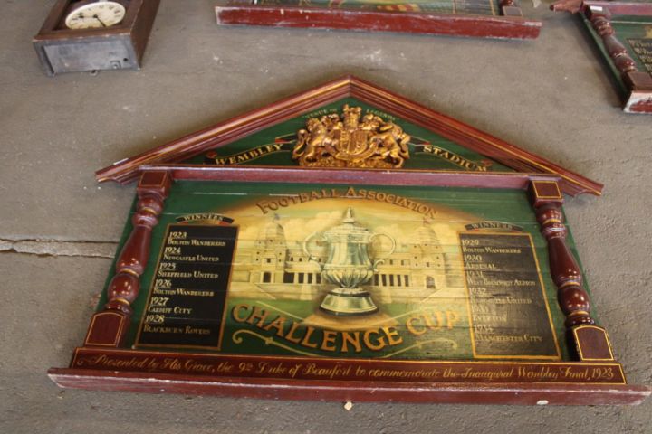 674860-1 Wooden board with motif "Wembley Stadium - Challenge Cup" (175x130 cm)