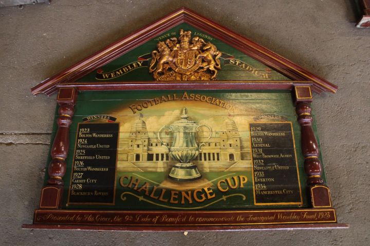 674860-2 Wooden board with motif "Wembley Stadium - Challenge Cup" (175x130 cm)