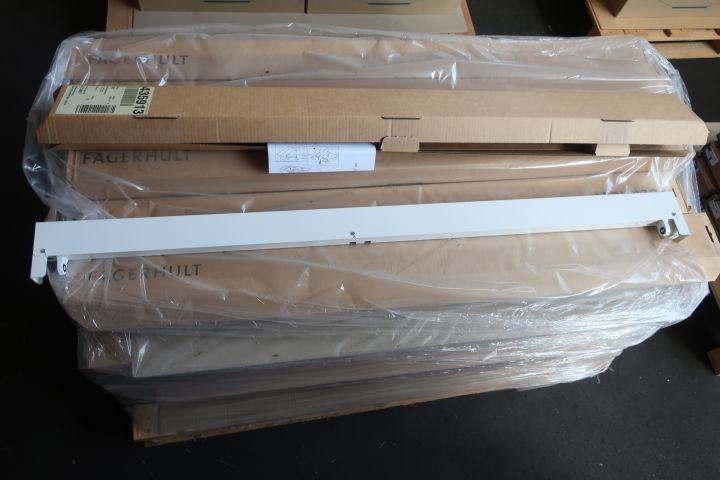 651872-2 55th cabinet, Fagerhult Quattro w switch 36w