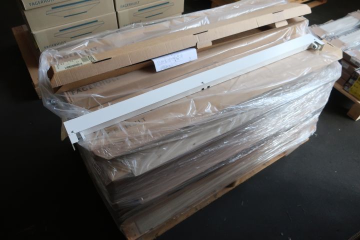 651872-1 55th cabinet, Fagerhult Quattro w switch 36w