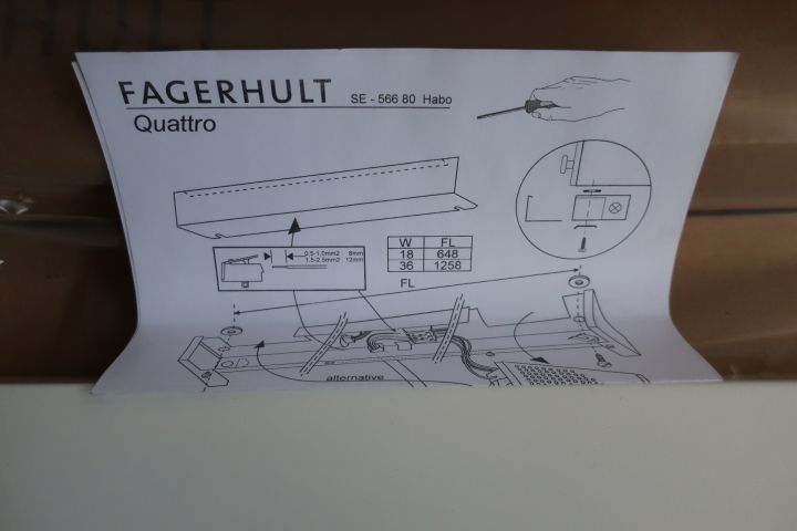 651872-3 55th cabinet, Fagerhult Quattro w switch 36w