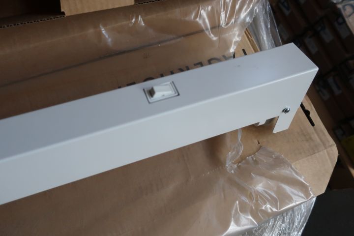 651872-7 55th cabinet, Fagerhult Quattro w switch 36w