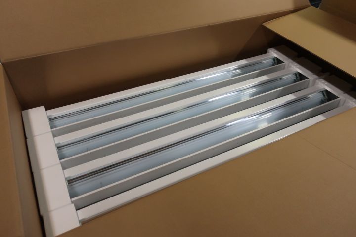 651898-2 32pcs recessed wallwasher fluorescent lamp, Fagerhult Gondola