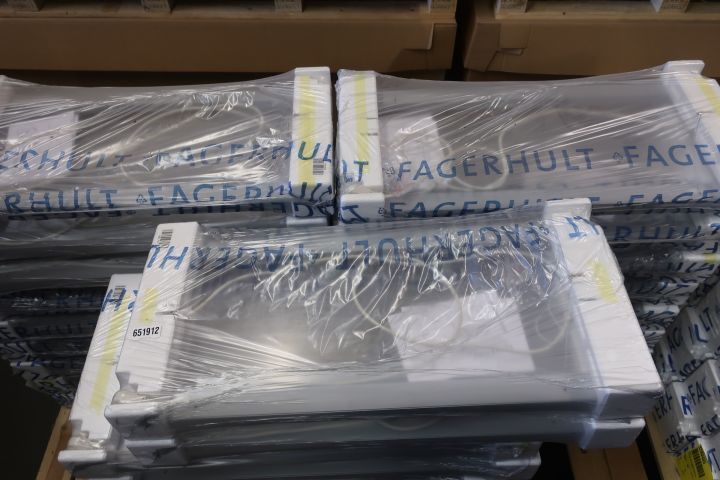 651912-3 27st commuter office fixture, Fagerhult Combilume Flat LED