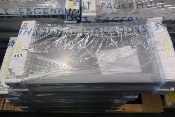 651912-4 27st commuter office fixture, Fagerhult Combilume Flat LED