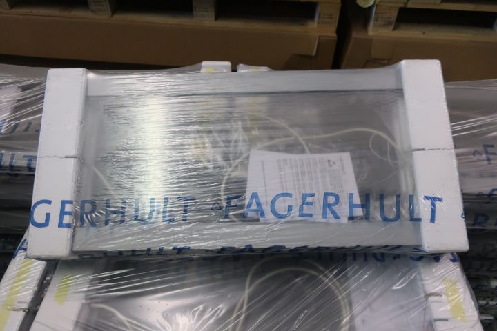 651912-5 27st commuter office fixture, Fagerhult Combilume Flat LED