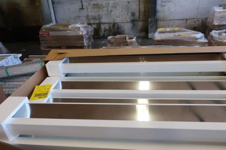 651923-3 32 luminaires, recessed wall washer, Fagerhult Gondol Rec 1x54w