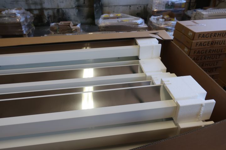 651923-4 32 luminaires, recessed wall washer, Fagerhult Gondol Rec 1x54w