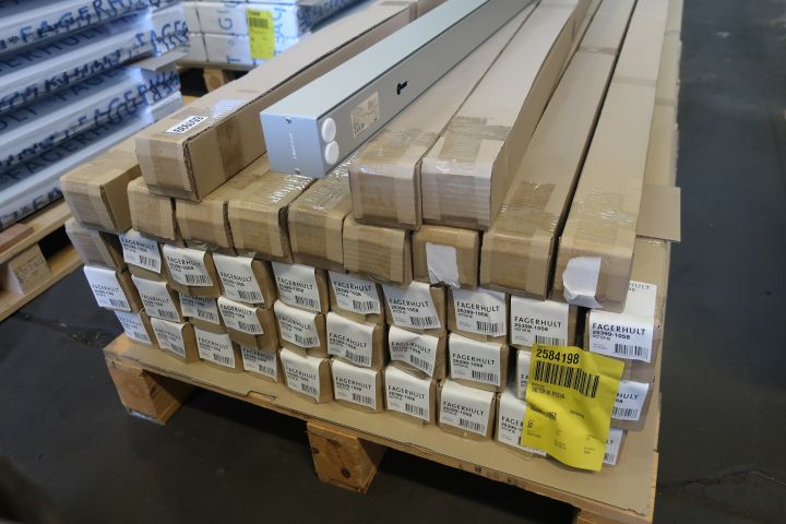 651939-6 40 pendant luminaire, Fagerhult Notor 60 special, LED