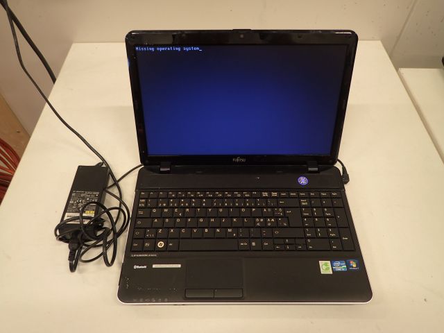 519585-1 Fujitsu Lifebook A Series Laptop