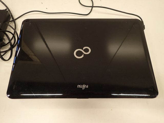 519585-8 Fujitsu Lifebook A Series Laptop