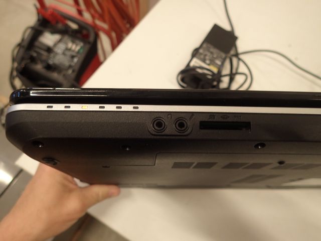 519585-11 Fujitsu Lifebook A Series Laptop