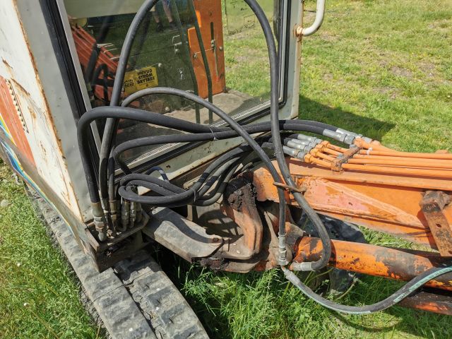 686921-11 Excavator Takeuchi TB 15 1.2 tons (4265h) - 1990