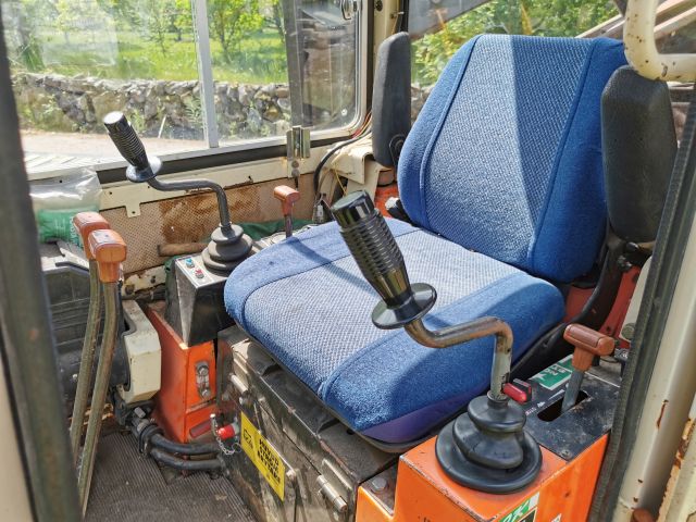 686921-17 Excavator Takeuchi TB 15 1.2 tons (4265h) - 1990