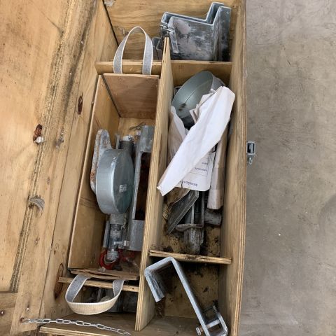 681180-5 Tirak material lift