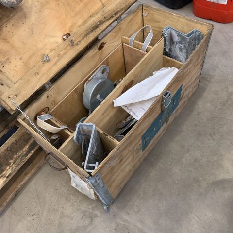 681180-6 Tirak material lift