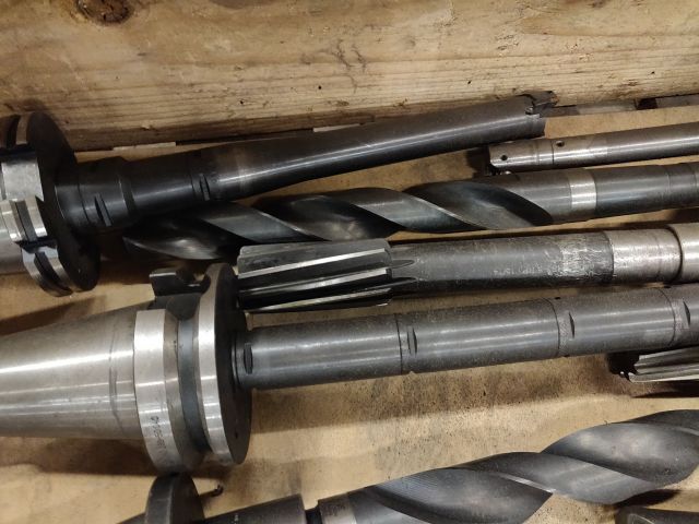 686827-10 Tool holder ISO50 and BT50